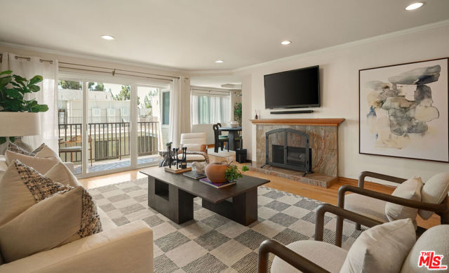 1230 Horn Avenue, 201 photo 3