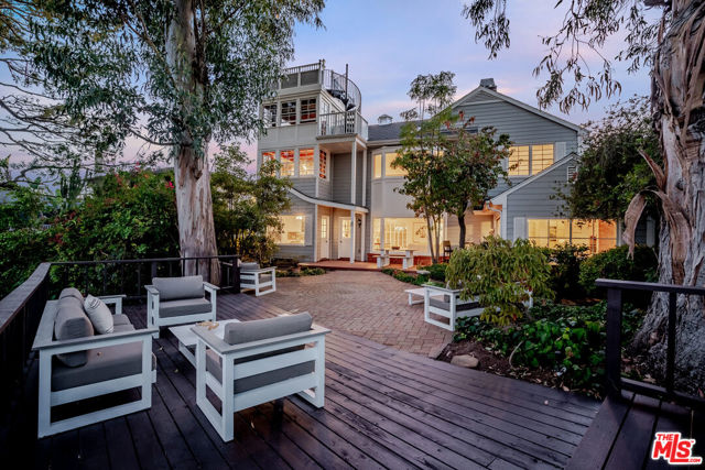 1102 Chautauqua Boulevard, Pacific Palisades, CA 90272