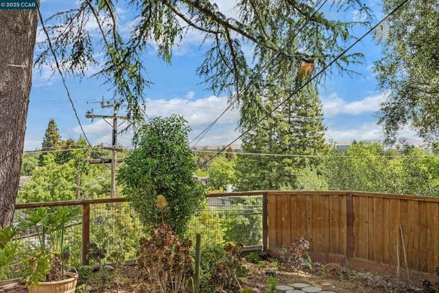 1952 Montclair Court, Walnut Creek CA: https://media.crmls.org/mediaz/4cae832b-6394-48c5-9207-abb3643feb69.jpg
