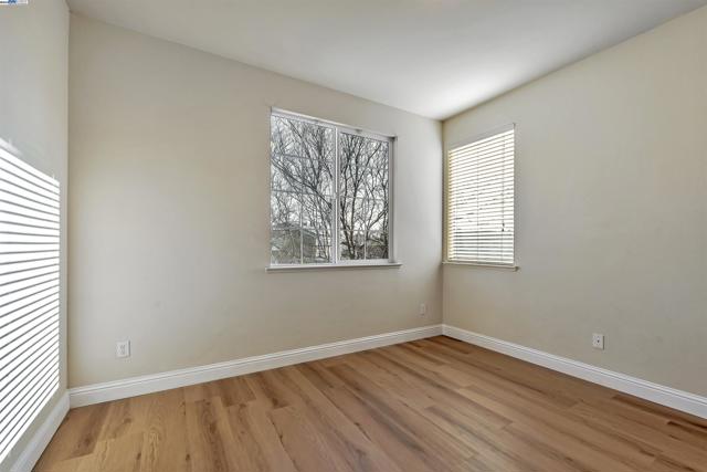 501 Carnaby Rd, Lathrop CA: https://media.crmls.org/mediaz/4caea1c6-6427-4c4d-9d62-f52e7c0e9320.jpg