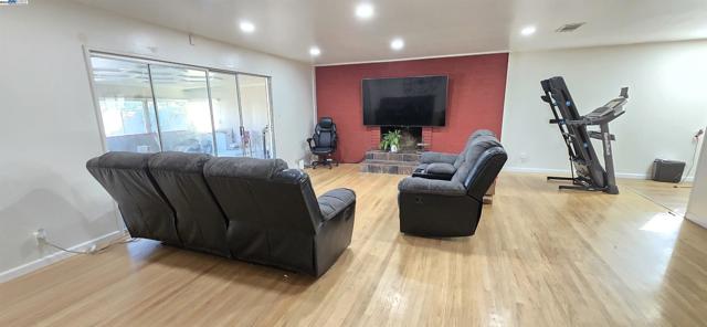 1661 Minnesota St, Fairfield CA: https://media.crmls.org/mediaz/4caeb998-e793-46b0-ba72-9d84dff6aa1e.jpg