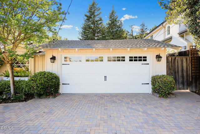 4929 Oakwood Avenue, La Canada Flintridge CA: https://media.crmls.org/mediaz/4caec232-f130-4927-bcfe-60409f53b397.jpg