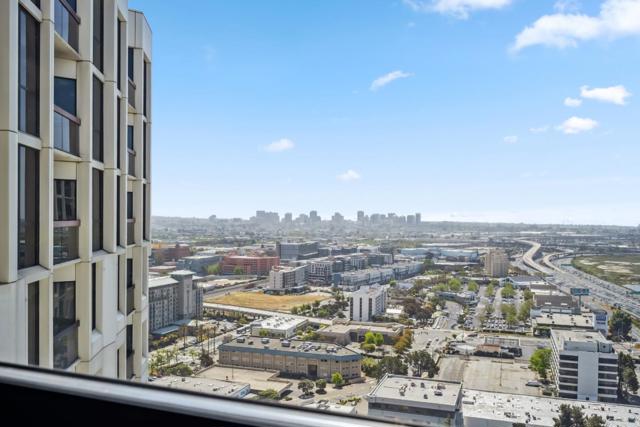 6363 Christie Avenue, Emeryville CA: https://media.crmls.org/mediaz/4caf0873-3c8a-4fef-9f5f-6cfad9cea4a5.jpg