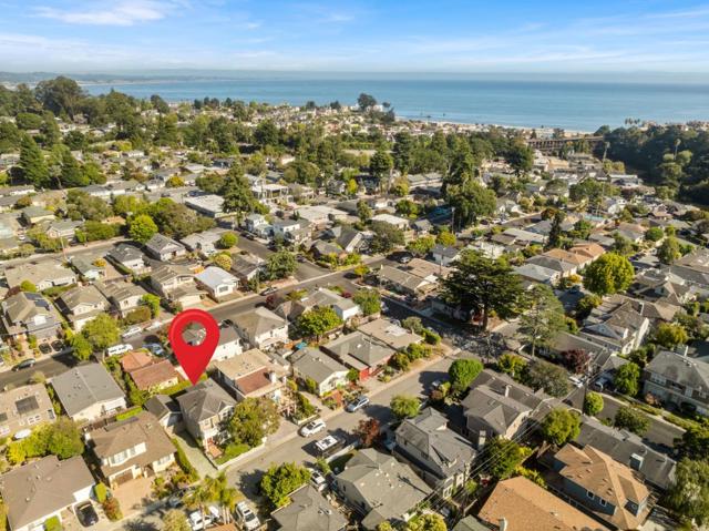 610 Gilroy Drive, Capitola CA: https://media.crmls.org/mediaz/4caf9edc-50c9-437b-99df-b143652ee8d8.jpg