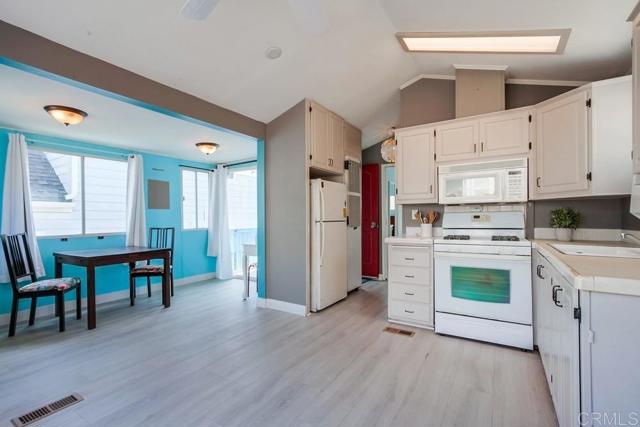 Detail Gallery Image 9 of 30 For 1624 N Coast Hwy 101 #51,  Encinitas,  CA 92024 - 1 Beds | 1 Baths