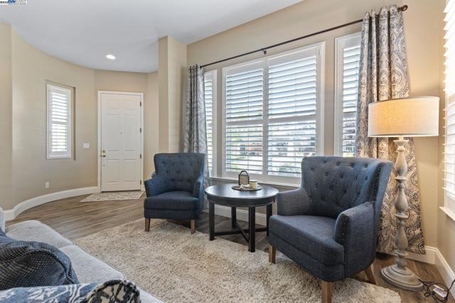 6454 Green Castle Cir, Discovery Bay CA: https://media.crmls.org/mediaz/4cb093c5-3a4e-4802-a308-7fe228e584f5.jpg
