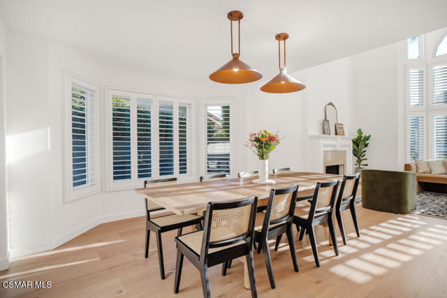 29504 Woodbrook Drive, Agoura Hills CA: https://media.crmls.org/mediaz/4cb09b59-153e-49a4-a16b-b7d2e2043068.jpg