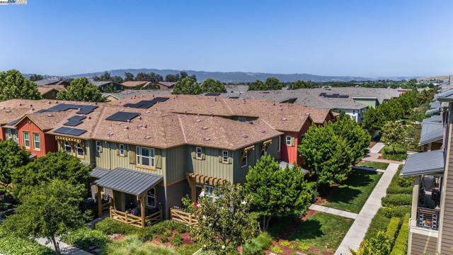 454 Persimmon Common, Livermore CA: https://media.crmls.org/mediaz/4cb0b750-bdcc-49fa-a45c-8c3a80d8e3af.jpg