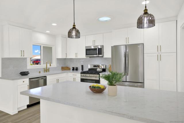 5403 Via Carancho, San Diego CA: https://media.crmls.org/mediaz/4cb1123a-6e64-4065-b4de-08128466e2d0.jpg