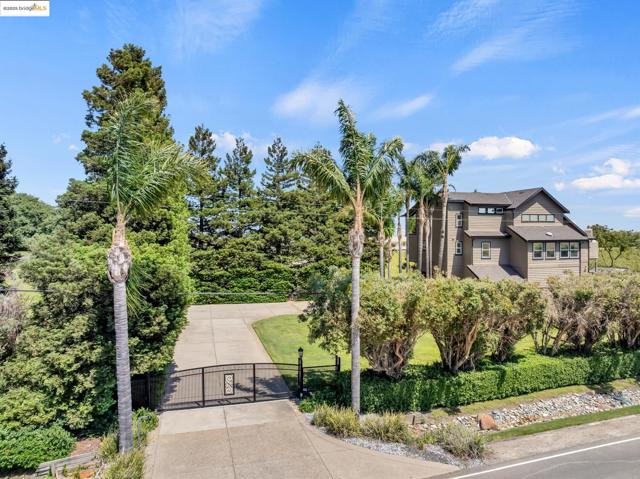 17035 TERMINOUS RD, Isleton CA: https://media.crmls.org/mediaz/4cb127d9-6cbc-4217-ad2a-13d0f28cd8ee.jpg