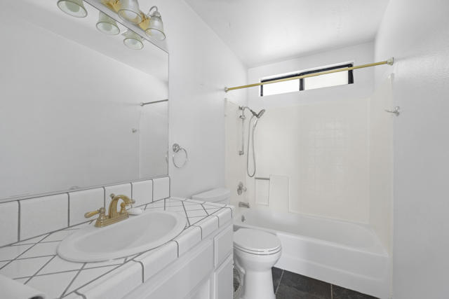 55710 Free Gold Dr Drive, Yucca Valley CA: https://media.crmls.org/mediaz/4cb15b5b-c324-473e-9129-8580f18334dd.jpg