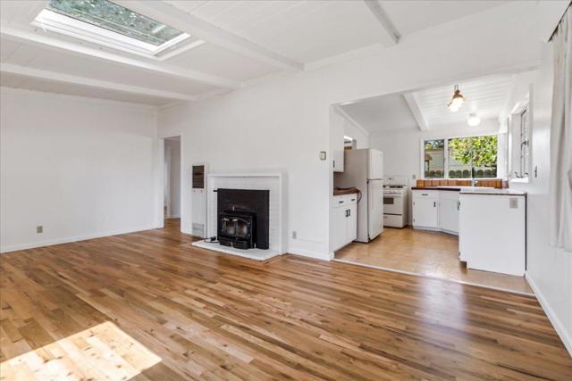 799 Lottie Street, Monterey CA: https://media.crmls.org/mediaz/4cb1eb6c-3467-4d8b-99e3-c8927b210001.jpg