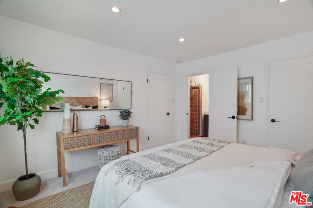 960 Larrabee Street, West Hollywood, California 90069, 2 Bedrooms Bedrooms, ,1 BathroomBathrooms,Condominium,For Sale,Larrabee,24400073