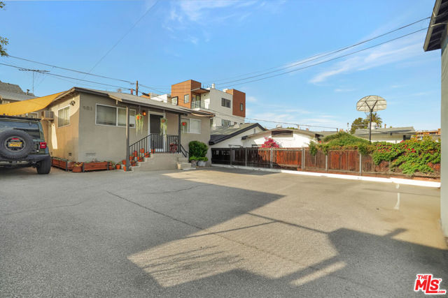 901 Rosemont Avenue, Los Angeles CA: https://media.crmls.org/mediaz/4cb321f5-913d-46a8-862a-7fb484a6a85b.jpg