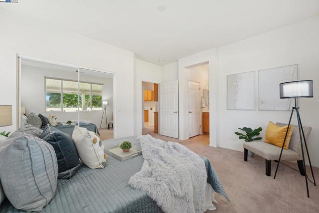 491 Central Park Pl, Brentwood CA: https://media.crmls.org/mediaz/4cb36457-2a10-419f-a100-64eebc4f1e7a.jpg