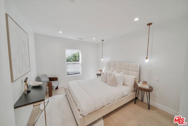 2021 Idaho Avenue, Santa Monica CA: https://media.crmls.org/mediaz/4cb3b7e1-5044-4bfb-8291-6f9bc2d29da3.jpg