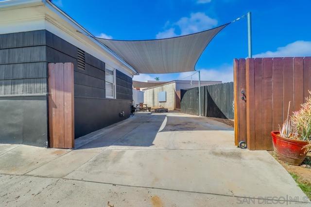 3518 Isla Vista Dr, San Diego CA: https://media.crmls.org/mediaz/4cb3c816-008a-4044-8c89-06328dd17da5.jpg