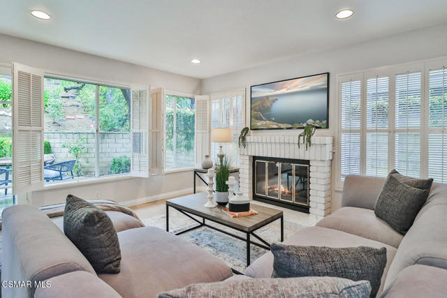 29153 Oakpath Drive, Agoura Hills CA: https://media.crmls.org/mediaz/4cb4110f-59b1-4a16-960c-13e45f37c5e7.jpg