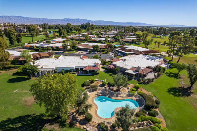 9 Wake Forest Court, Rancho Mirage CA: https://media.crmls.org/mediaz/4cb4c701-5a70-46ba-a5d5-896f6adcca4a.jpg