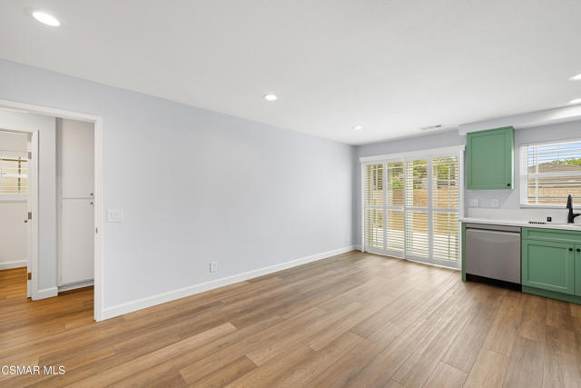 350 Campbell Way, Oxnard CA: https://media.crmls.org/mediaz/4cb4ddac-258f-4e92-96a4-0bad5e7ecc42.jpg