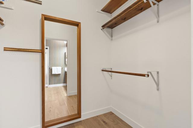 6425 Zinn Dr, Oakland CA: https://media.crmls.org/mediaz/4cb4e6f0-0890-47da-bd32-77fe775b2e1d.jpg