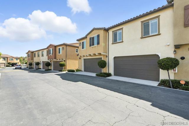 1795 Saltaire Pl Unit 27, San Diego CA: https://media.crmls.org/mediaz/4cb542eb-77b4-4a89-a610-01ceaaa25eda.jpg