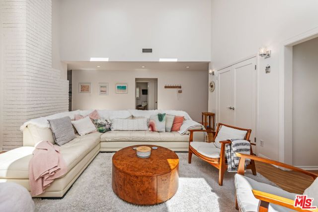 8221 Delgany Avenue, Playa del Rey CA: https://media.crmls.org/mediaz/4cb5cbcb-bf9e-476a-ab25-4621bf2655cd.jpg