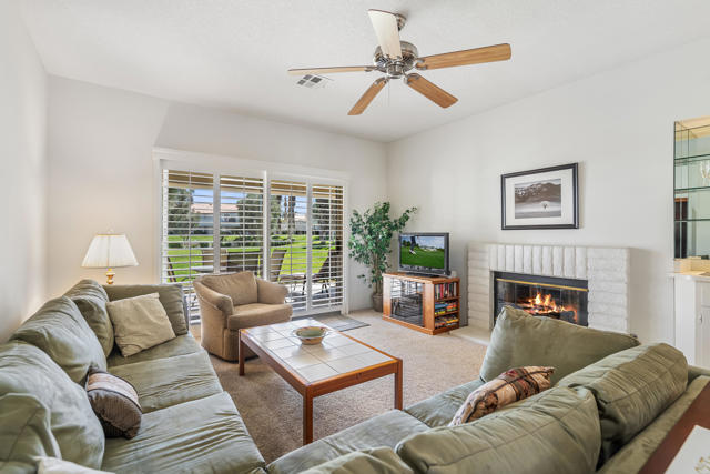 280 Vista Royale W Circle, Palm Desert CA: https://media.crmls.org/mediaz/4cb66626-764b-4f67-b9c3-537844f350d4.jpg