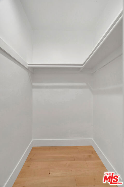 119 Paloma Avenue, Venice CA: https://media.crmls.org/mediaz/4cb6d5b9-0c3e-44f1-81e1-e40eba9dc586.jpg