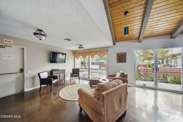 245 Oakleaf Drive, Thousand Oaks CA: https://media.crmls.org/mediaz/4cb6f1f5-572d-4c6a-a056-b453c8cd41d1.jpg
