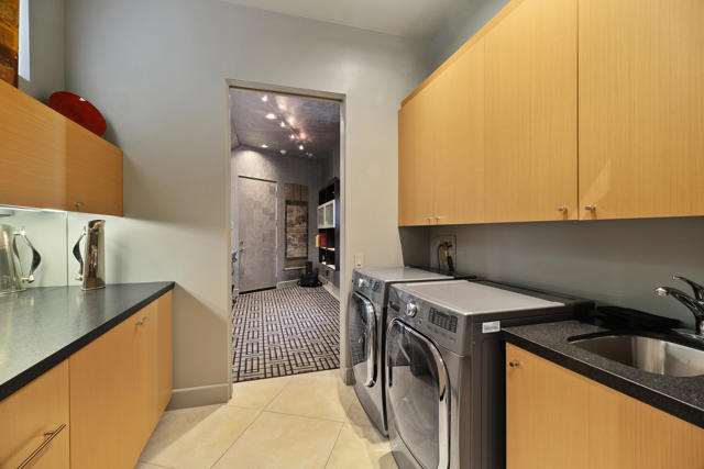 81 Royal Saint Georges Way, Rancho Mirage CA: https://media.crmls.org/mediaz/4cb72a38-811e-4f13-b5b8-0cd518b46291.jpg