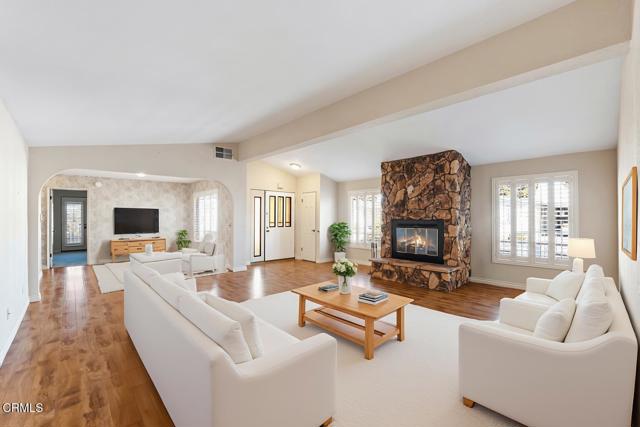 Detail Gallery Image 9 of 52 For 75 Poinsettia Gardens Dr, Ventura,  CA 93004 - 2 Beds | 2 Baths