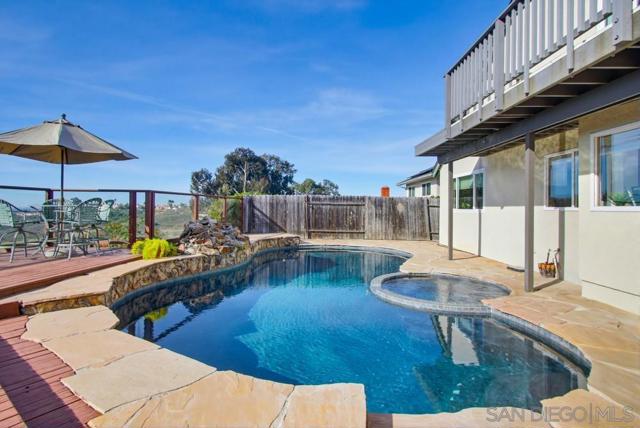 12835 Via Caballo Rojo, San Diego CA: https://media.crmls.org/mediaz/4cb7b7b8-0a51-4128-b0f5-568dc1a99f72.jpg