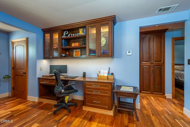 885 Riverside Street, Ventura CA: https://media.crmls.org/mediaz/4cb7bd99-6865-48ef-821d-03e605197533.jpg