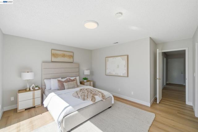 Image 18 of 47 For 5981 Skylinks