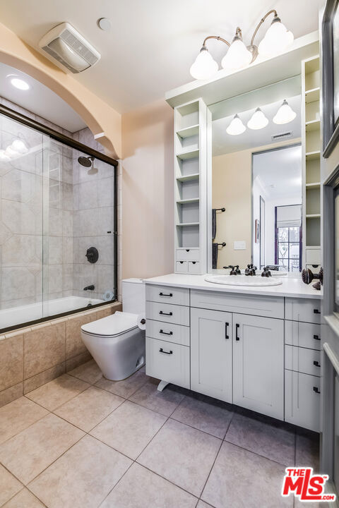 1925 Curson Place, Los Angeles CA: https://media.crmls.org/mediaz/4cb8911c-9354-4317-8026-ffee0d9cccfc.jpg