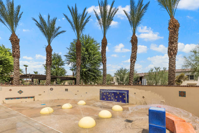 585 Via De La Paz, Palm Desert, CA 92211