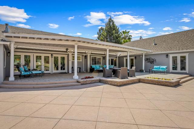 14830 Bartlett Court, San Martin CA: https://media.crmls.org/mediaz/4cb8c42c-3f41-4a4f-8715-c6fee2d7961d.jpg