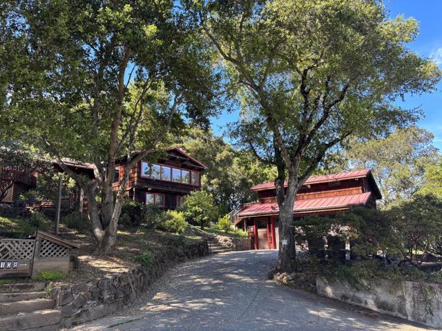 108 Santa Maria Avenue, Portola Valley CA: https://media.crmls.org/mediaz/4cb94960-43e5-4e78-b618-3930913215a3.jpg