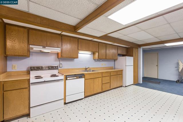 500 Vernon, Oakland CA: https://media.crmls.org/mediaz/4cba3fc7-1138-460e-9723-a7ab902fe91c.jpg