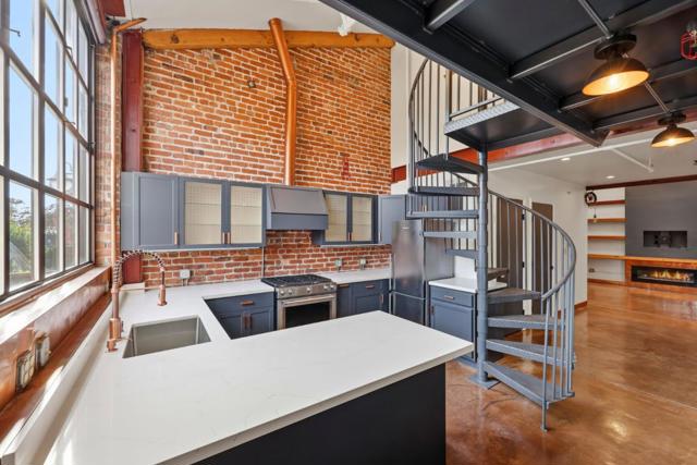 1501 37th Avenue, Oakland CA: https://media.crmls.org/mediaz/4cba67f0-9972-4c15-a602-d737d0f9d5cb.jpg