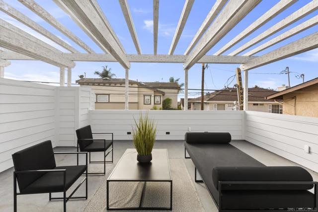7216 FAY AVE, La Jolla CA: https://media.crmls.org/mediaz/4cbaa59e-ef1a-4987-8b66-87021a6a21d1.jpg