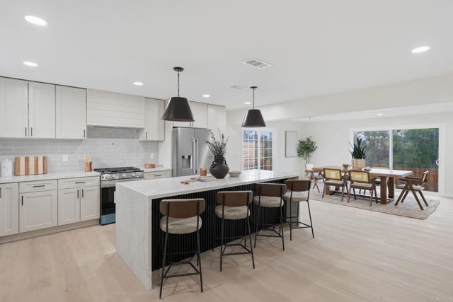 Detail Gallery Image 9 of 35 For 3296 via Bartolo, San Diego,  CA 92111 - 4 Beds | 3 Baths