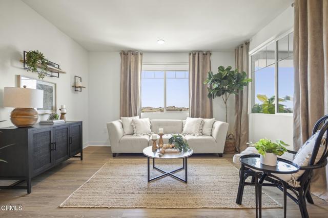 2870 Wagon Wheel Road, Oxnard CA: https://media.crmls.org/mediaz/4cbb5670-d2d6-4075-8745-78168d93b291.jpg