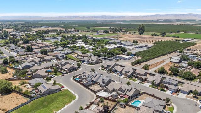 572 St Helena Drive, Newman CA: https://media.crmls.org/mediaz/4cbb8098-6c74-49be-81f7-fc17b7c6aadb.jpg