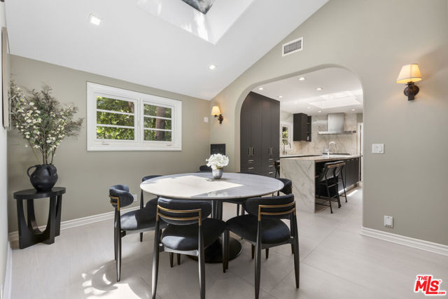 3265 Mandeville Canyon Road, Los Angeles CA: https://media.crmls.org/mediaz/4cbb8b20-25ec-4bc1-b0b5-e3b079f3eb4c.jpg