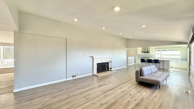 Detail Gallery Image 9 of 74 For 6611 Avenida De Las Pescas, La Jolla,  CA 92037 - 4 Beds | 3 Baths