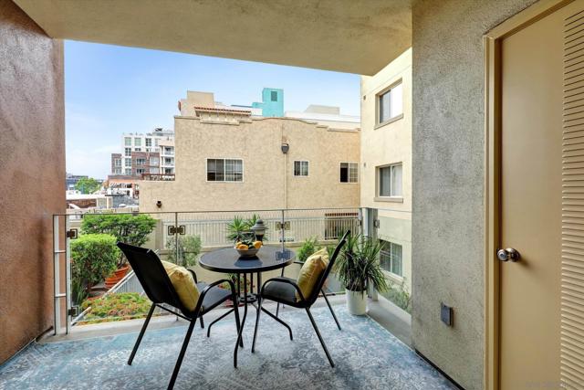 1601 India St, San Diego CA: https://media.crmls.org/mediaz/4cbbc106-7086-46f0-a006-cd41011ccc41.jpg