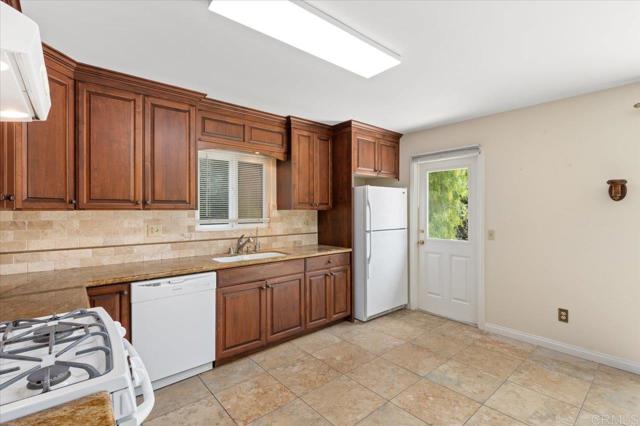 3115 Alta Drive, National City CA: https://media.crmls.org/mediaz/4cbbff82-c99e-4718-bd58-9302b51775ea.jpg