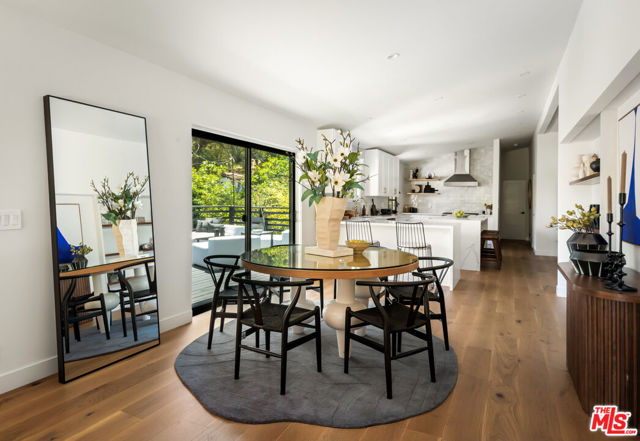3375 Coldwater Canyon Avenue, Studio City CA: https://media.crmls.org/mediaz/4cbc56f7-67bd-4c2a-9aa4-78fc27deeb0b.jpg